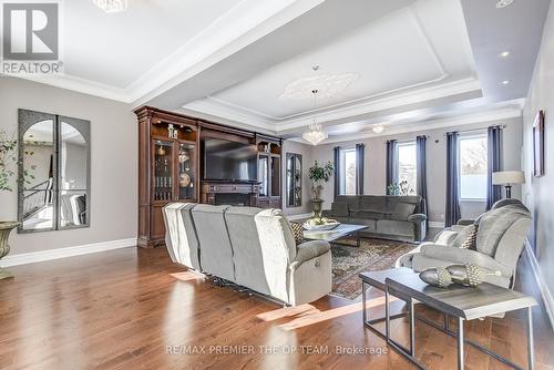 118 Cowan Drive, Vaughan, ON - Indoor Photo Showing Living Room