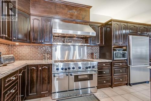 118 Cowan Drive, Vaughan, ON - Indoor Photo Showing Kitchen With Stainless Steel Kitchen