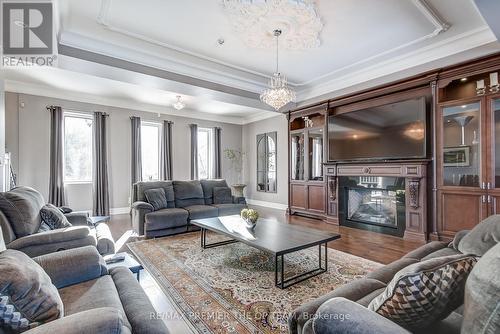 118 Cowan Drive, Vaughan, ON - Indoor Photo Showing Living Room