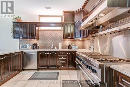 118 Cowan Drive, Vaughan, ON - Indoor Photo Showing Kitchen With Upgraded Kitchen