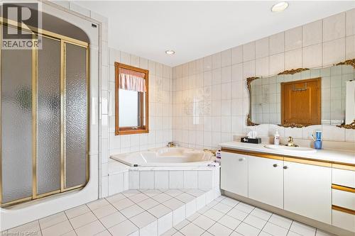 79 Maple Drive, Hamilton, ON - Indoor Photo Showing Bathroom