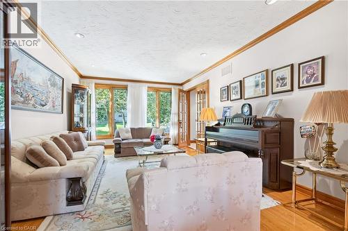 79 Maple Drive, Hamilton, ON - Indoor Photo Showing Living Room