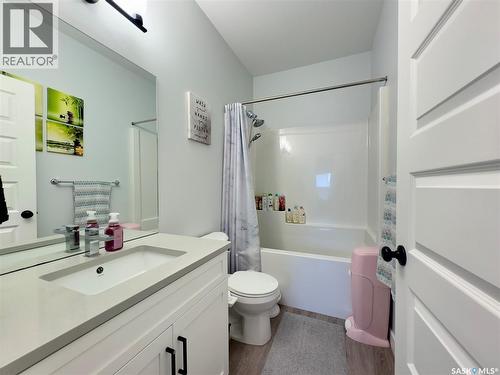 302 Pepper Place, Saskatoon, SK - Indoor Photo Showing Bathroom