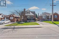 43 WOODBRIDGE ROAD  Hamilton, ON L8K 3C8