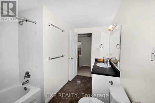 600 Winterberry Avenue, Waterloo, ON - Indoor Photo Showing Bathroom