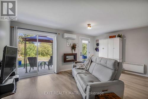 3515 Front Road E, Champlain, ON - Indoor Photo Showing Living Room