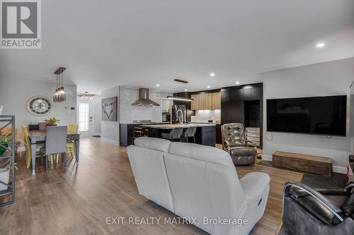 3515 Front Road E, Champlain, ON - Indoor Photo Showing Living Room