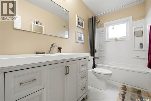 321 Elphinstone Street, Regina, SK - Indoor Photo Showing Bathroom