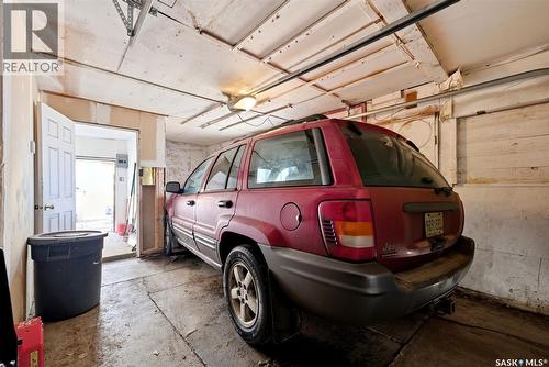 321 Elphinstone Street, Regina, SK - Indoor Photo Showing Garage