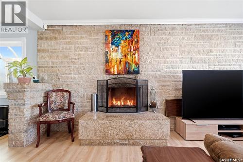 321 Elphinstone Street, Regina, SK - Indoor Photo Showing Living Room With Fireplace