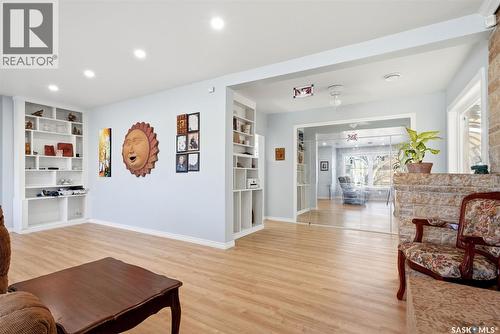 321 Elphinstone Street, Regina, SK - Indoor Photo Showing Living Room