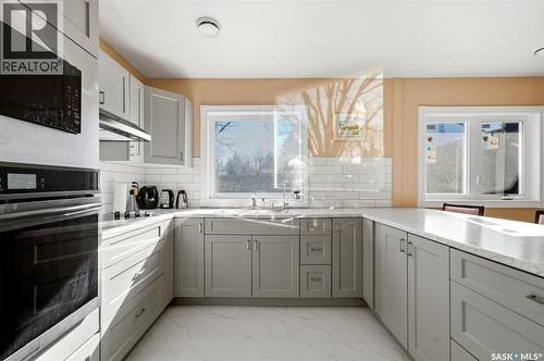 321 Elphinstone Street, Regina, SK - Indoor Photo Showing Kitchen With Double Sink