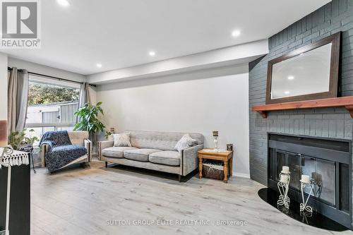 5824 Prairie Circle, Mississauga, ON - Indoor Photo Showing Living Room With Fireplace