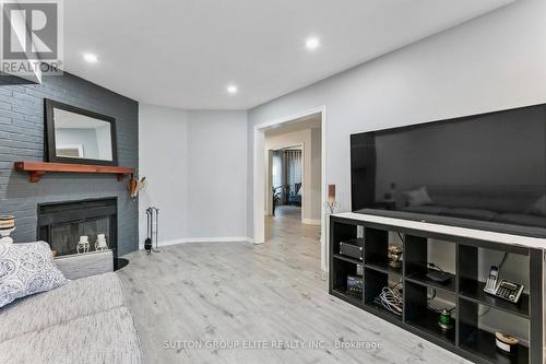5824 Prairie Circle, Mississauga, ON - Indoor Photo Showing Living Room With Fireplace