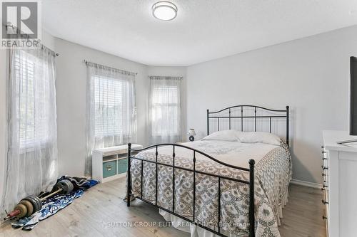 5824 Prairie Circle, Mississauga, ON - Indoor Photo Showing Bedroom
