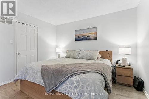 5824 Prairie Circle, Mississauga, ON - Indoor Photo Showing Bedroom