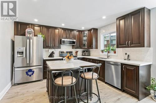 5824 Prairie Circle, Mississauga, ON - Indoor Photo Showing Kitchen
