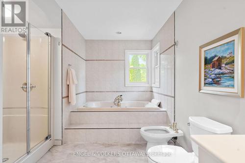 249 Faircrest Road, Ottawa, ON - Indoor Photo Showing Bathroom