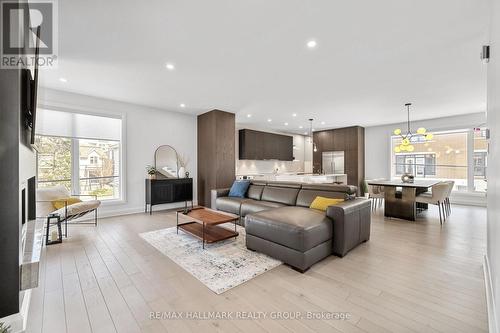 101 Tay Street, Ottawa, ON - Indoor Photo Showing Living Room