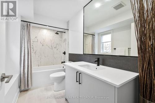101 Tay Street, Ottawa, ON - Indoor Photo Showing Bathroom