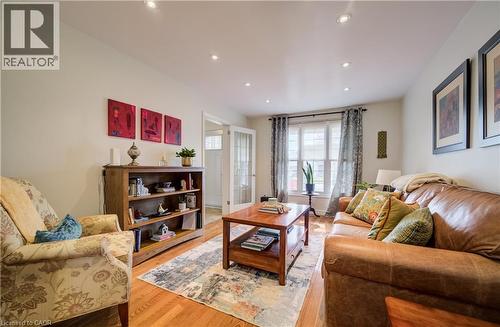 150 Bayne Crescent, Cambridge, ON - Indoor Photo Showing Living Room