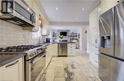 150 Bayne Crescent, Cambridge, ON - Indoor Photo Showing Kitchen With Upgraded Kitchen