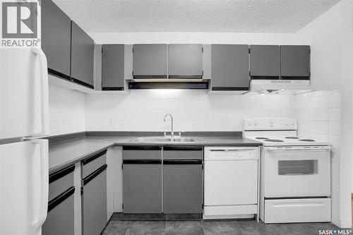304 385 Kingsmere Boulevard, Saskatoon, SK - Indoor Photo Showing Kitchen With Double Sink