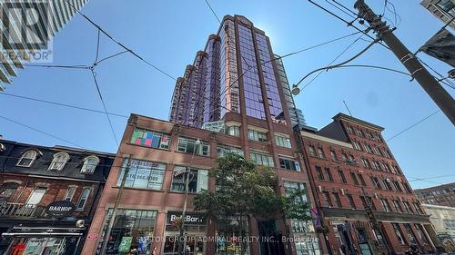 703 - 393 KING STREET W  Toronto, ON M5V 3G8