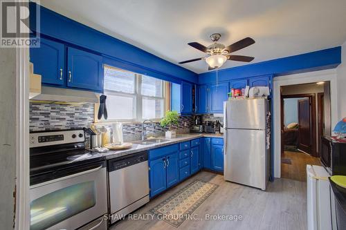 34 Barons Avenue S, Hamilton, ON - Indoor Photo Showing Kitchen