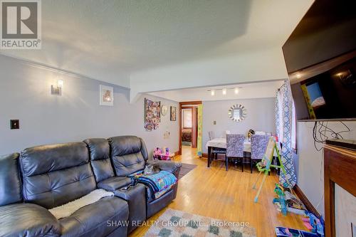 34 Barons Avenue S, Hamilton, ON - Indoor Photo Showing Living Room