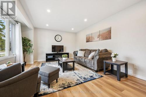 23 Hastings Boulevard, Guelph (Grange Road), ON - Indoor Photo Showing Living Room
