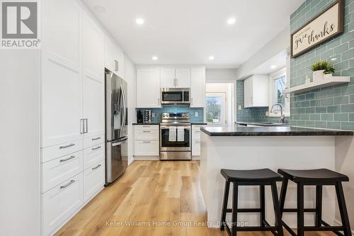 23 Hastings Boulevard, Guelph (Grange Road), ON - Indoor Photo Showing Kitchen With Upgraded Kitchen