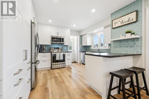 23 Hastings Boulevard, Guelph (Grange Road), ON - Indoor Photo Showing Kitchen With Upgraded Kitchen