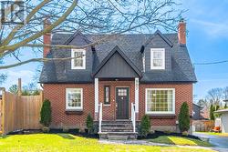 867 PARKLANE AVENUE Oshawa (Eastdale), ON L1G 1N7