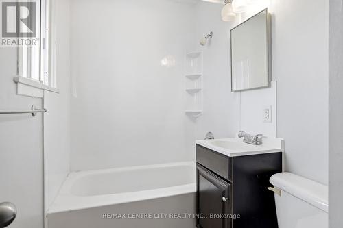 64 Dunkirk Drive, St. Thomas, ON - Indoor Photo Showing Bathroom