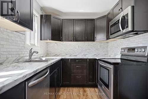 64 Dunkirk Drive, St. Thomas, ON - Indoor Photo Showing Kitchen With Upgraded Kitchen