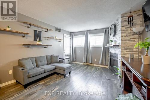 120 - 78 Roehampton Avenue, St. Catharines (Carlton/Bunting), ON - Indoor Photo Showing Living Room With Fireplace