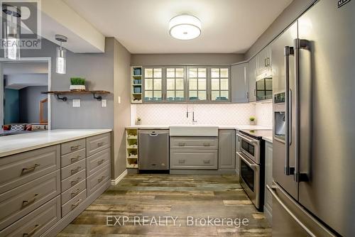 Beautifully remodelled kitchen with quartz - 120 - 78 Roehampton Avenue, St. Catharines (Carlton/Bunting), ON - Indoor Photo Showing Kitchen With Upgraded Kitchen
