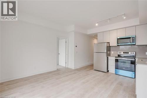 16 Melbourne Avenue Unit# 311B, St. Catharines, ON - Indoor Photo Showing Kitchen With Stainless Steel Kitchen