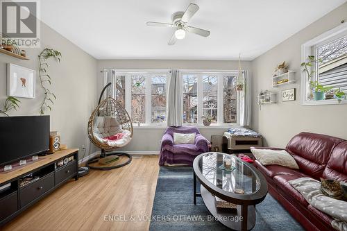 Unit 2 - 251 Arlington Avenue, Ottawa, ON - Indoor Photo Showing Living Room