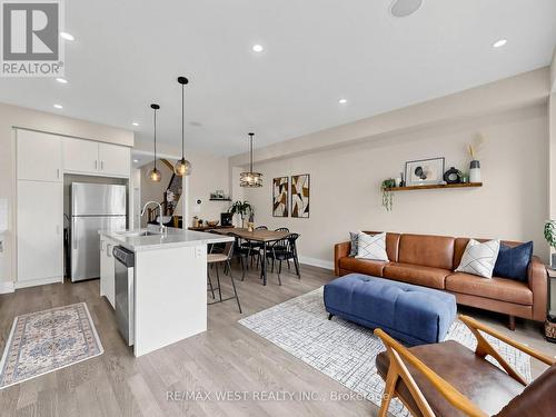 32 ANGELFISH ROAD  Brampton, ON L7A 5C3