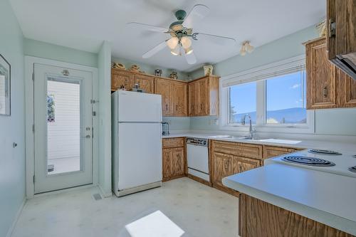 1056 Aubrey Road, West Kelowna, BC - Indoor Photo Showing Kitchen