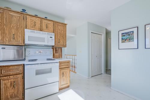 1056 Aubrey Road, West Kelowna, BC - Indoor Photo Showing Kitchen