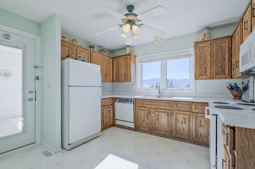 1056 Aubrey Road, West Kelowna, BC - Indoor Photo Showing Kitchen