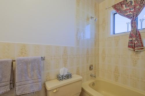 1056 Aubrey Road, West Kelowna, BC - Indoor Photo Showing Bathroom