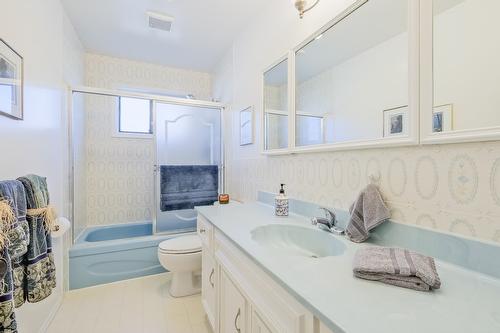 1056 Aubrey Road, West Kelowna, BC - Indoor Photo Showing Bathroom