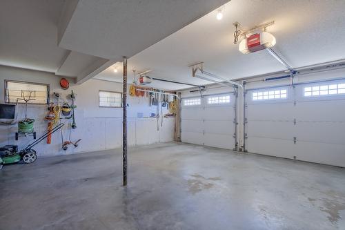 1056 Aubrey Road, West Kelowna, BC - Indoor Photo Showing Garage