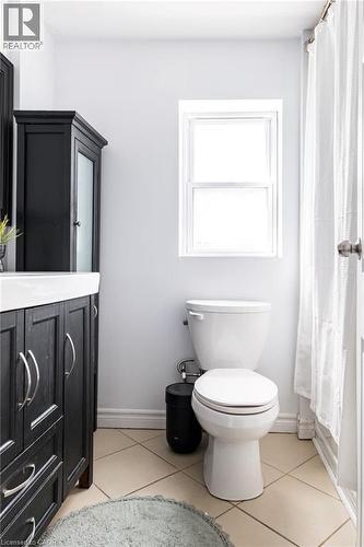 24 Patrick Street, Hamilton, ON - Indoor Photo Showing Bathroom