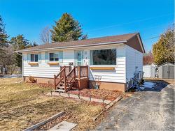 10 Collett CRT  Fredericton, NB E3A 4G2