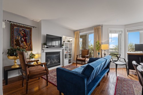 Salon - 3-9865 Boul. Lasalle, Montréal (Lasalle), QC - Indoor Photo Showing Living Room With Fireplace